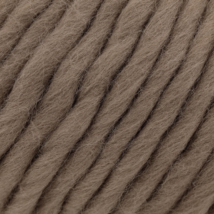 fine_highland_wool_detal_ciemny beż (2140).jpg